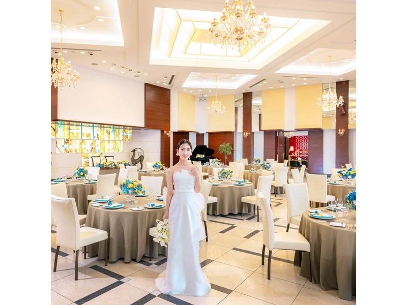 メゾン・ド・フルールは、美しく清らかに咲く花をテーマに季節の花々が咲き誇る華やかな邸宅です。