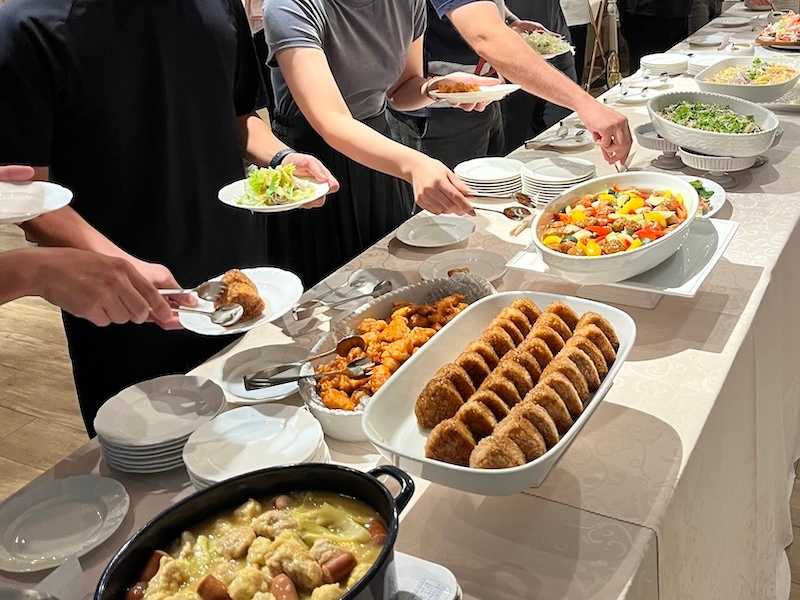 【料理／ビュッフェ】全員が好きなものを好きなだけ楽しめるビュッフェスタイル