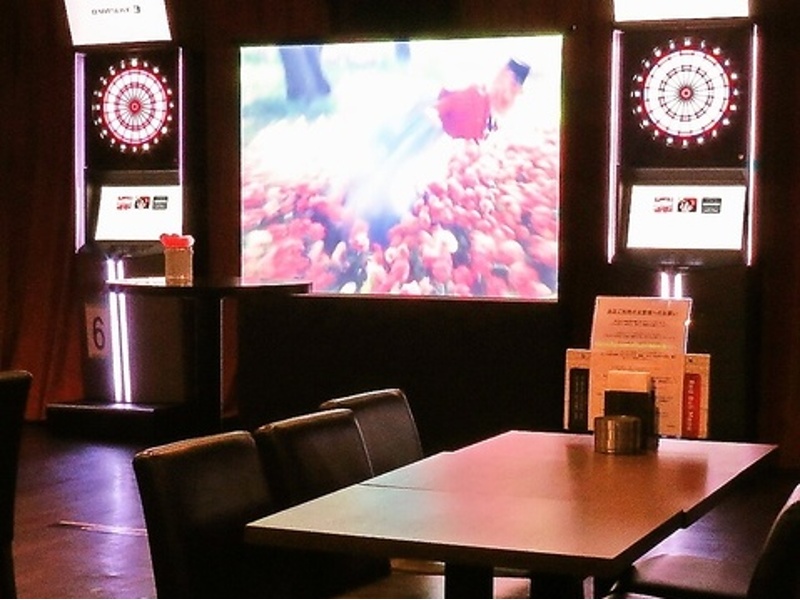 【プロジェクター、マイク、ゲーム等盛りだくさん】大型宴会やパーティー、追いコンなど大歓迎！また、営業時間も朝の5時までですので終電後の3次会・4次会もOK！ゲームやパーティーグッズもあるので盛り上がりましょう♪初心者だけどやってみたい方はぜひスタッフへ！