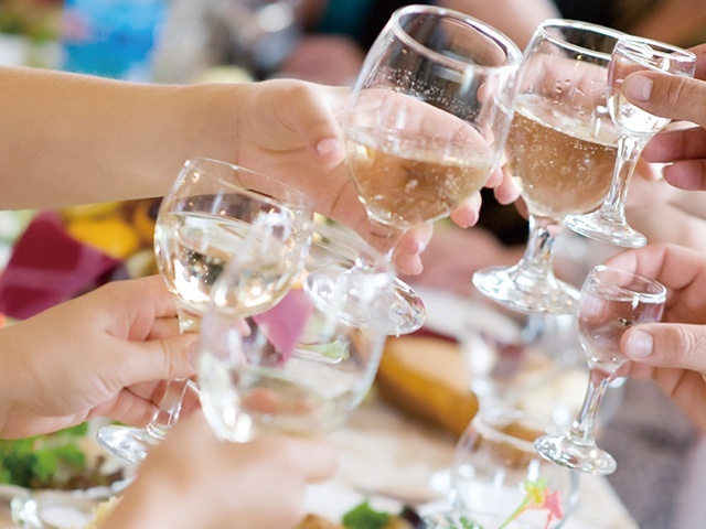 【結婚式二次会】
～アルコール＆ソフトドリンク　しっかり楽しめる～
バンケットパーティー和洋大皿盛りプラン