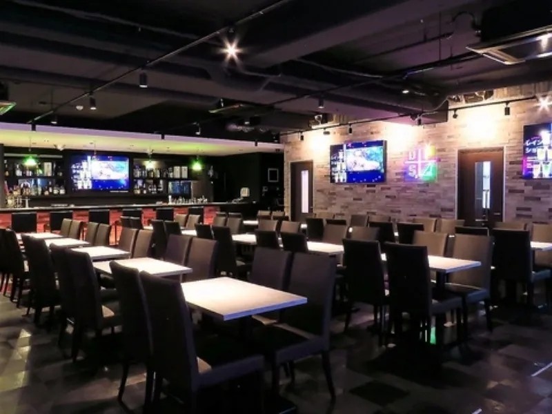 JR立川駅からアクセス抜群!サークルの新歓・会社宴会・歓送迎会・パーティーなどに最適。ダーツ、カラオケ、シャンパンタワー、ショット観覧車など宴会を盛り上げるコンテンツ多数!お料理は他店からのデリバリー、持ち込みOKなのでご自由にご注文下さい。