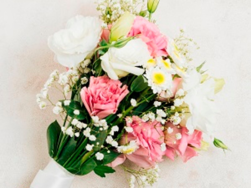 「ANNIVERSARY 花束」
装花のお手配は2日前までにご予約ください。
※2名様~前日迄予約
※当日のキャンセルの場合はキャンセル料をいただく場合がございます。
贈呈用花束のp手配も承ります。