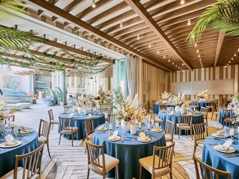 1F披露宴会場　自然　緑風　「Ventvert」
グランピングやバルーン演出などガーデンを活かした演出も可能。
ゲストと楽しいひとときを過ごしていただけます
