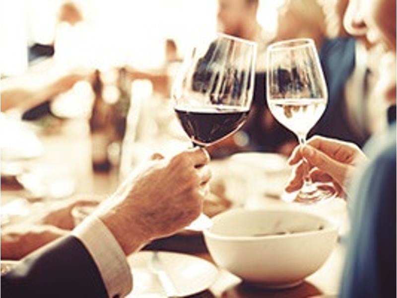 様々なイベントやパーティに！
企業パーティ、レセプションイベント、歓送迎会、バースデーパーティなど、様々な催しに対応。最大80名（立食時）収容可能。着席や立食、コース料理やブッフェなどご用途や人数に合わせて最適なプランをご案内いたします。