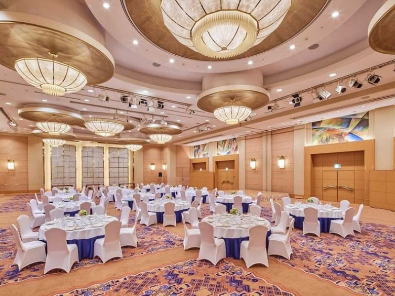 樹林
クラシカルで色彩豊かなシャンデリアが、さまざまな場面を印象的に演出する682㎡の大宴会場