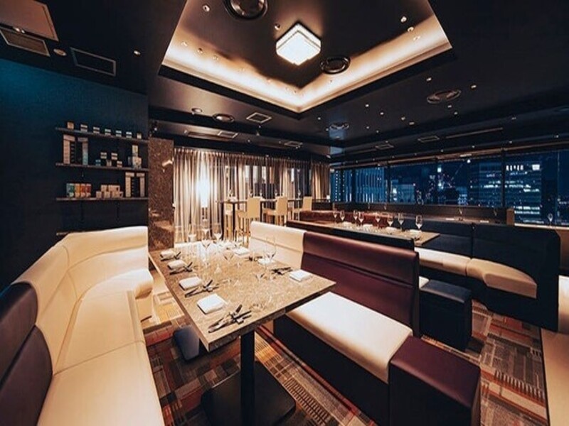 くつろぎとにぎわいのテーブル席♪