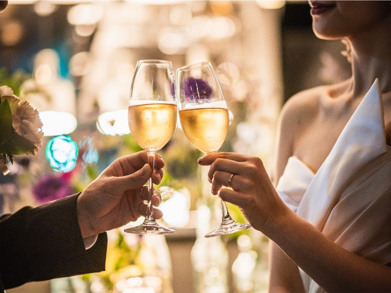 テラス席で乾杯！開放感と共に楽しむ一杯