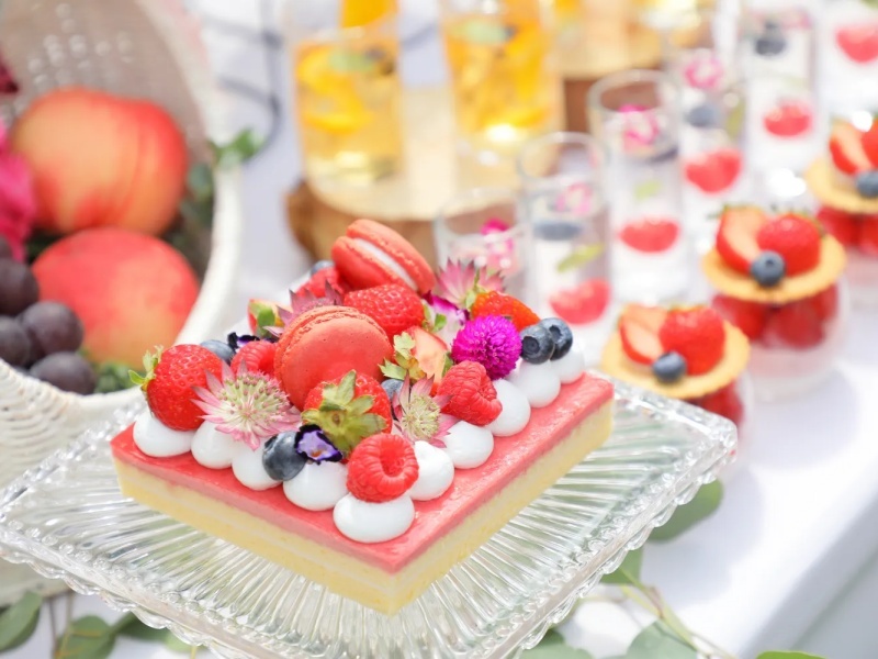 ガーデンでのバーベキューやビュッフェも可能。シェフ自ら仕上げる豪快な料理が、パーティーを盛り上げます。