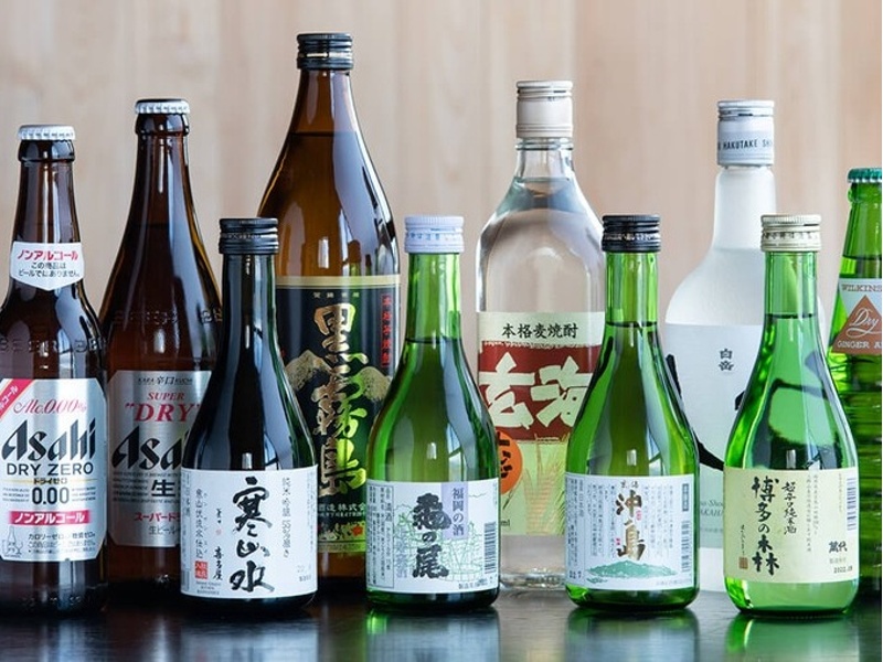 宗像産米と宗像大社 中津宮の御神水で仕込んだ本醸造「沖ノ島」など、お料理に合う地酒や各種ドリンクをご用意しております。