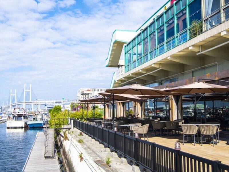 【外観】
圧倒的な絶景。
横浜のオーシャンビューを目の前にお食事をお楽しみいただける海の上のレストランです。