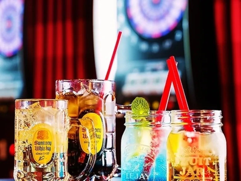 嬉しい飲み放題は50種類以上！定番のハイボールやサワーをはじめカクテルの種類も豊富なので女性のお客様にもご好評いただいております。