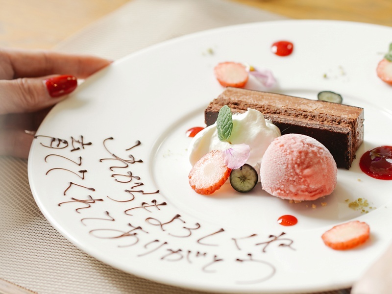 お祝い・慶事会食
お客様の大切な記念日や
ご家族同士の顔合わせ食事会をプロデュースしています。