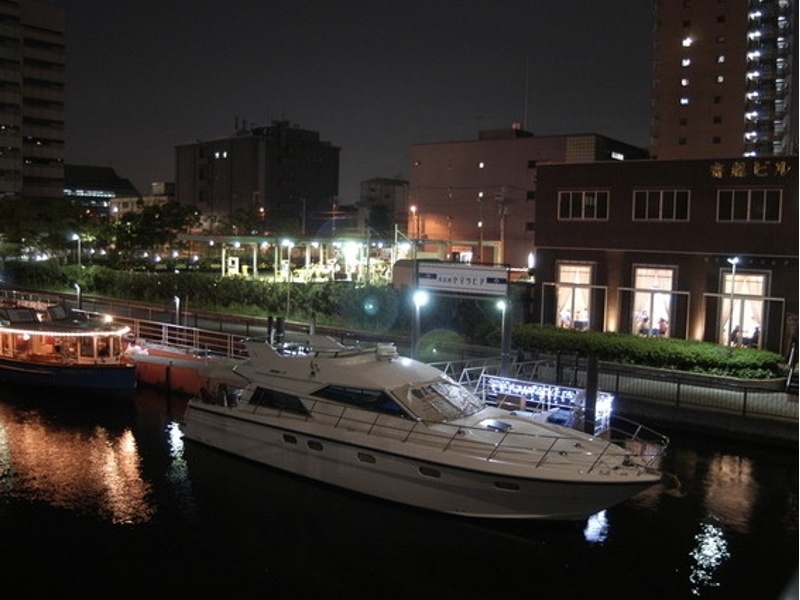 新東海橋のから見たお店。クルーザーが目印!