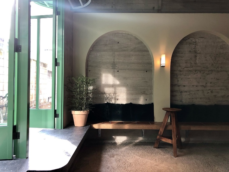 デザイナーズ空間で記念写真も映える会場です。