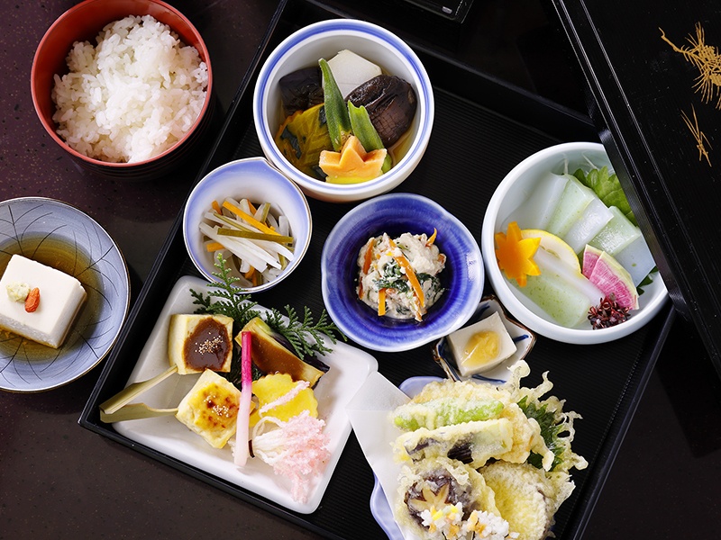 【特別メニュー】ヴィーガン重　ベジタリアン・精進料理も、ご希望条件に合わせてご対応いたします。