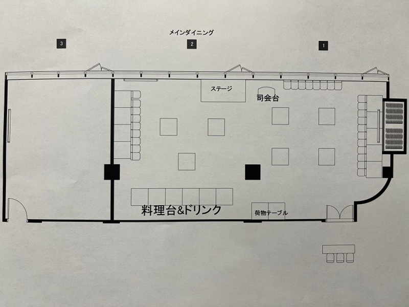 2部屋利用での立食パーティーのレイアウトイメージとなります。
料理台やドリンク台の位置はご希望に合わせて配置変更も可能で御座います。