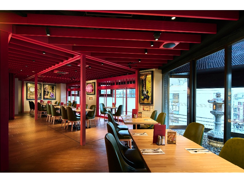 ・4階/ 最大収容人数【着席30名/ 立食40名】
自然光がきれいに入り、祇園の景色を楽しんでいただけます！
・貸切可！
・モニター/ 音響設備/ マイク/Wi-Fi/ コンセント無料！
・エレベーター/ 喫煙所あり