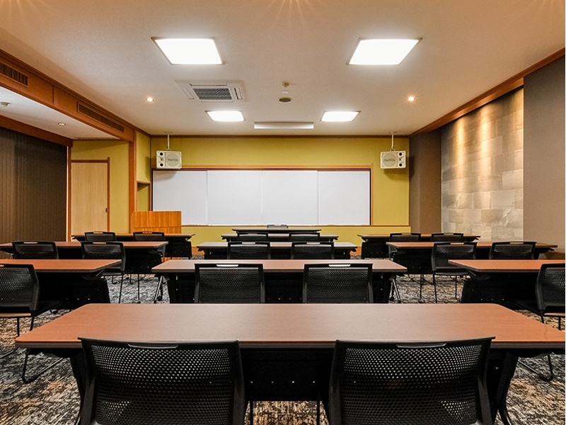 【会議室】[高千穂] 40畳
用途や人数に合わせてお選びください。
