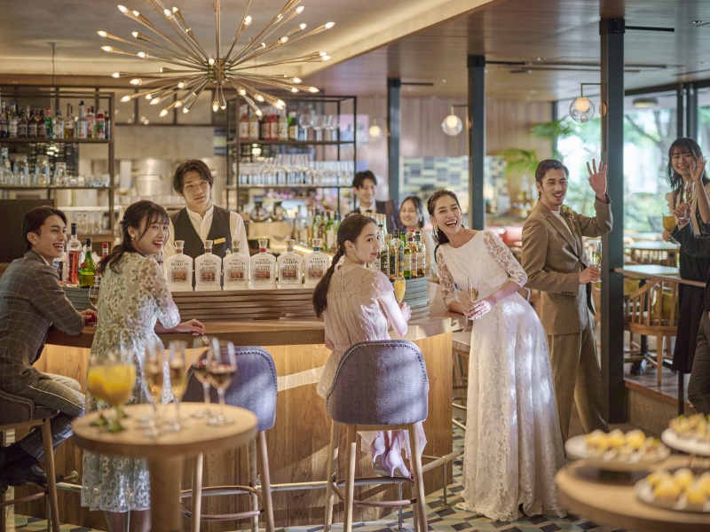 レストランスペースでゲストはドリンクを愉しむ事も可能