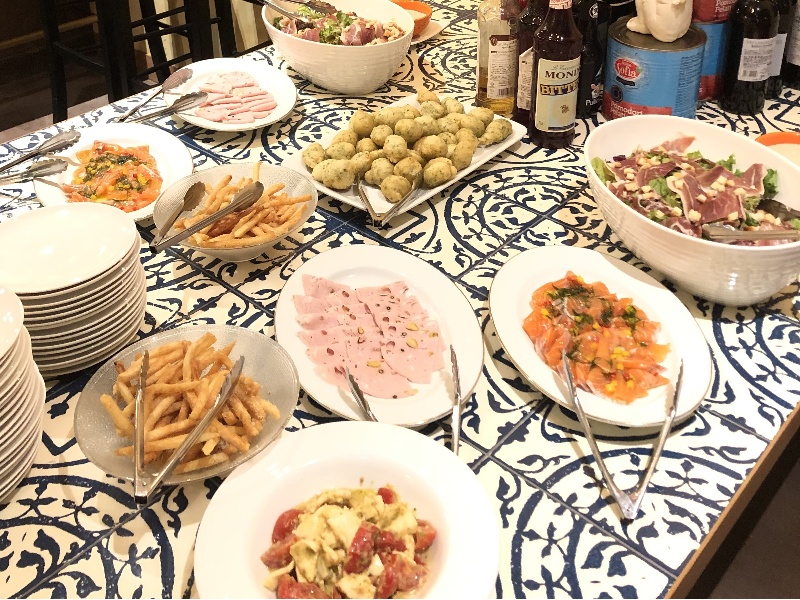 ご宴会では大皿でご提供いたします