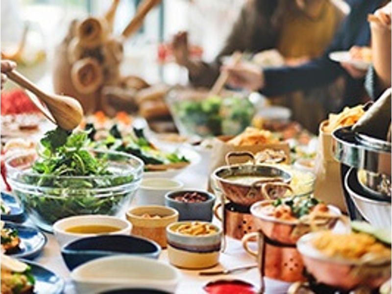 様々なイベントやパーティに！
企業パーティ、レセプションイベント、歓送迎会、バースデーパーティなど、様々な催しに対応。最大80名（立食時）収容可能。着席や立食、コース料理やブッフェなどご用途や人数に合わせて最適なプランをご案内いたします。