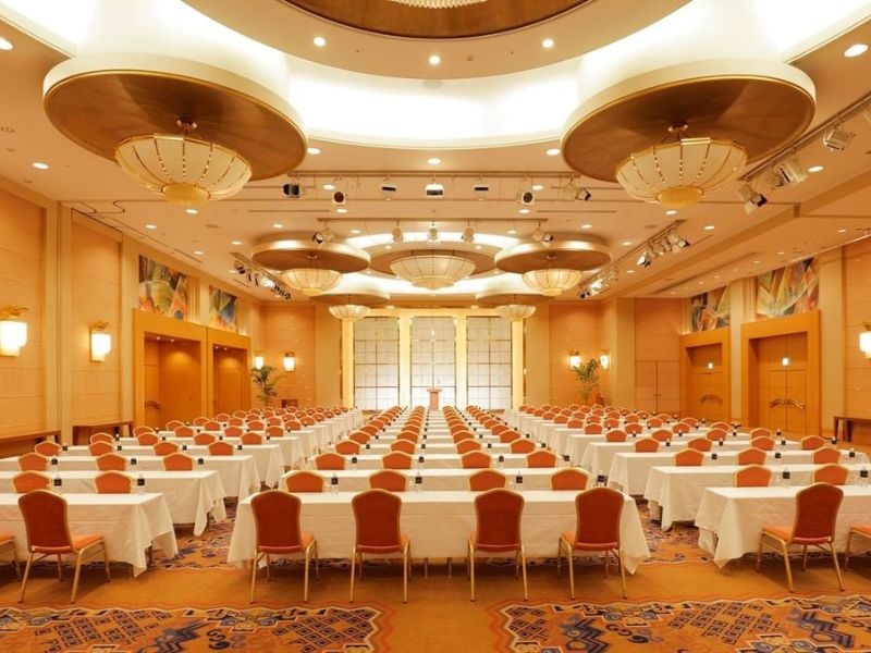 樹海・樹氷
ほどよい広さと落ち着いた雰囲気を持つ端正な中宴会場。

