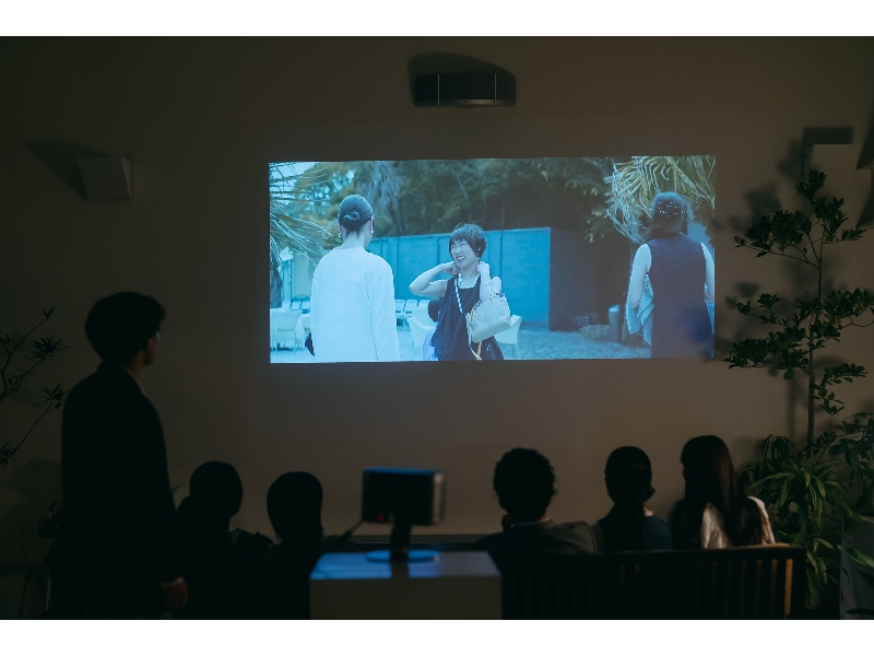 大型スクリーンでの映像上映は大迫力