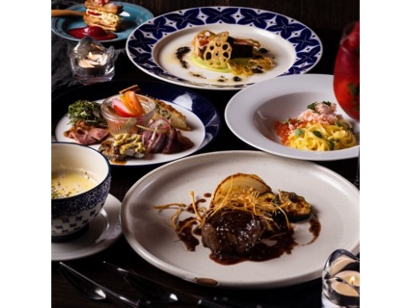 [全８品] [スパークリングワイン含む飲み放題付] 前菜は豪華サーモンや豚肩ロースハムの２種、メインも２品でボリューム満点！