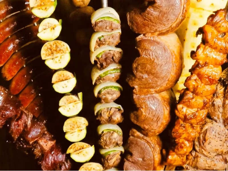 イチボ・牛肩ロースなど部位別に最適温度で焼き上げる本格派。大人数からプライベートな結婚式二次会まで完全対応。