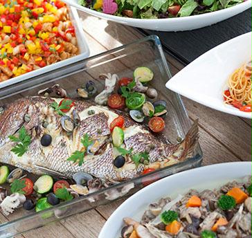 レストラン営業をしている会場だから料理にはこだわりを。
地元食材をふんだんに使用したイタリアンビュッフェをご用意しております。目で、舌で、美味しい時間を過ごして！