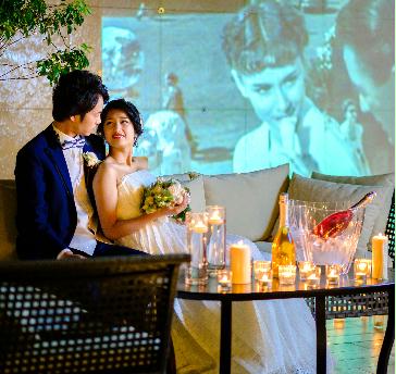 息をのむ圧巻の映像演出や、年配ゲストにも嬉しい地元味噌・醤油で味付けしたイタリアンが魅力。笑顔と会話が自然に飛び交う温かなひとときに。