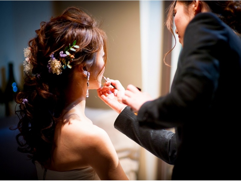 ヘアメイク、ドレスのレンタルなども可能です。