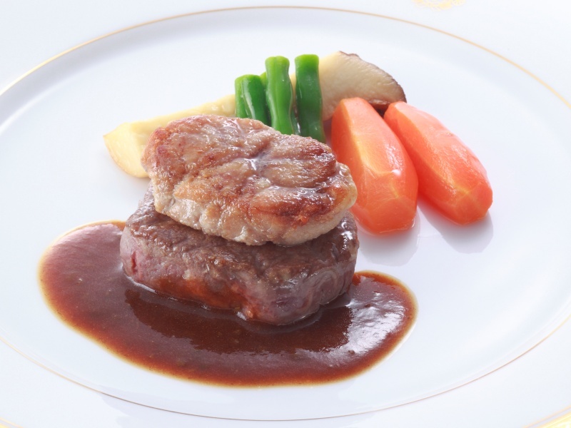 【コース料理イメージ】牛フィレ肉のステーキ　リードボー添え