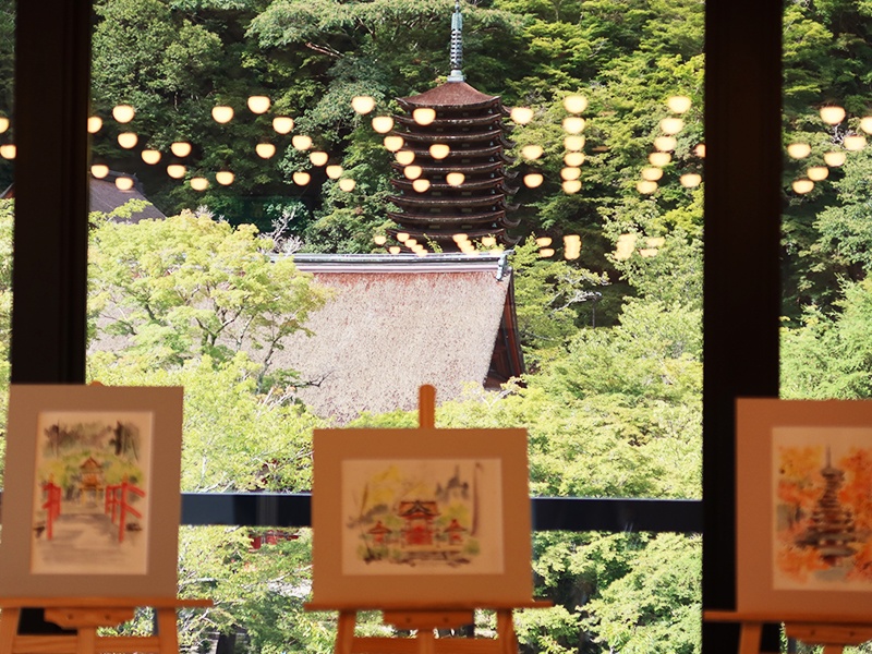 【紅葉の間】談山神社の借景を活かして、催しがより華やかに。