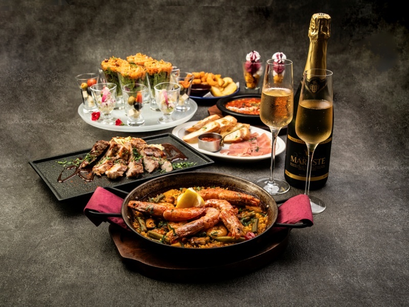 ◆スパークリングワイン飲み放題付き◆～Spanishコース～名物赤海老パエリア×豪華タパス×牛リブロースグリルなど全7品【2H飲み放題付】