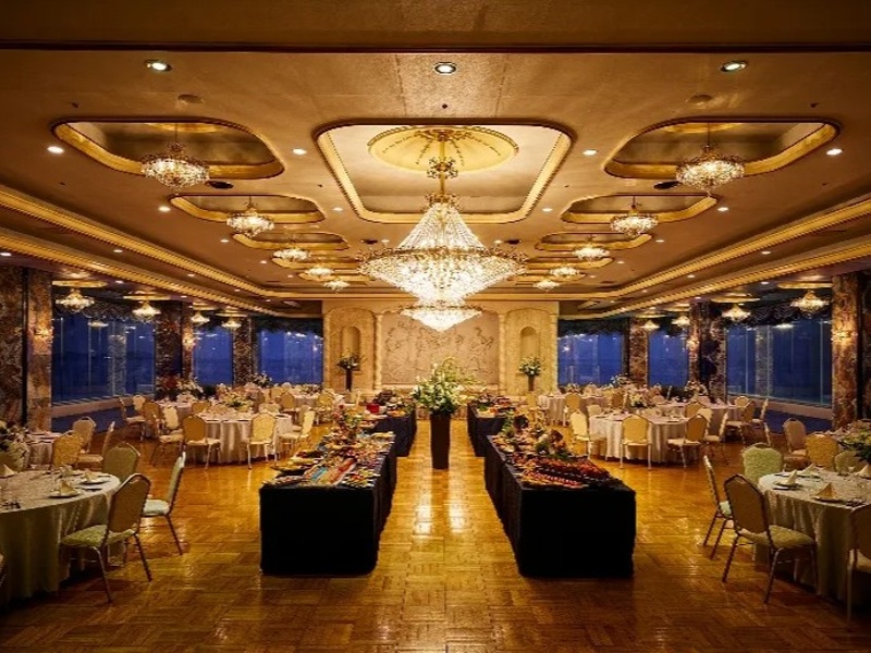 相模灘を望む夜景とともに楽しむ華やかなディナービュッフェス
タイルのパーティー。結婚式二次会に最適です。