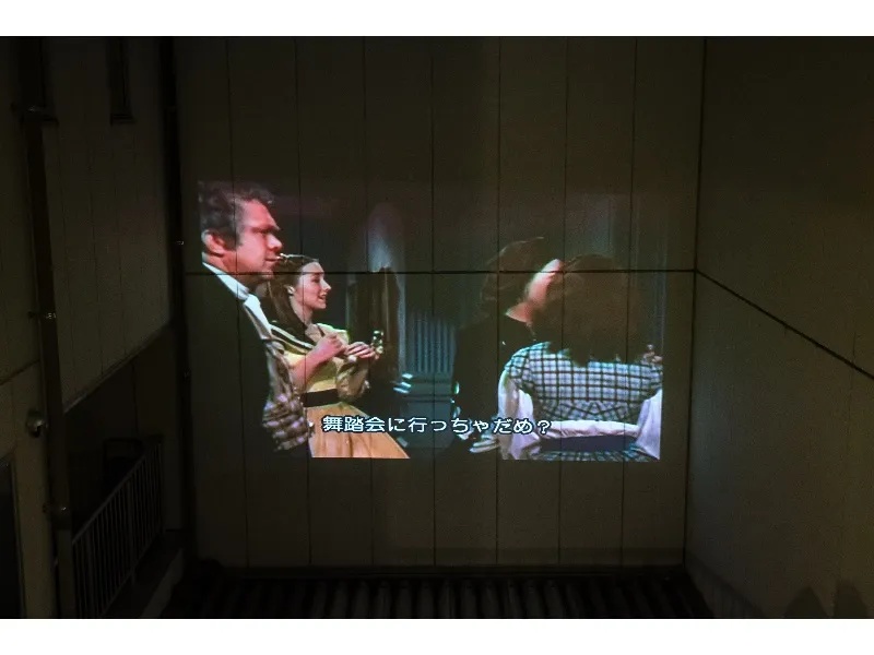 屋外スクリーンでの映像上映