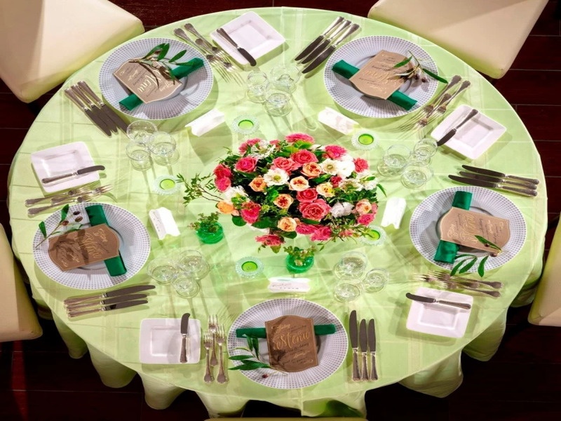 【装飾イメージ】
様々な色のクロスを準備しております。