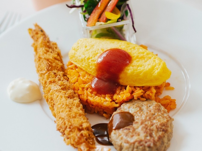 スマッシュケーキやお子様プレートをご用意。
誕生日やお祝いに！