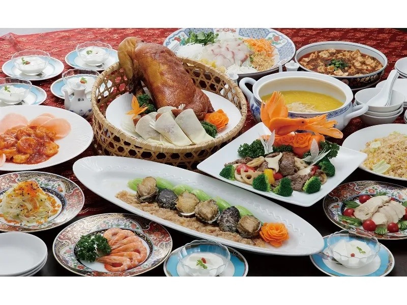 飲み放題付きコミコミ9000円プラン
【鮑とタイラギ貝のXO炒めとふかひれ姿の白湯煮込みのコース】