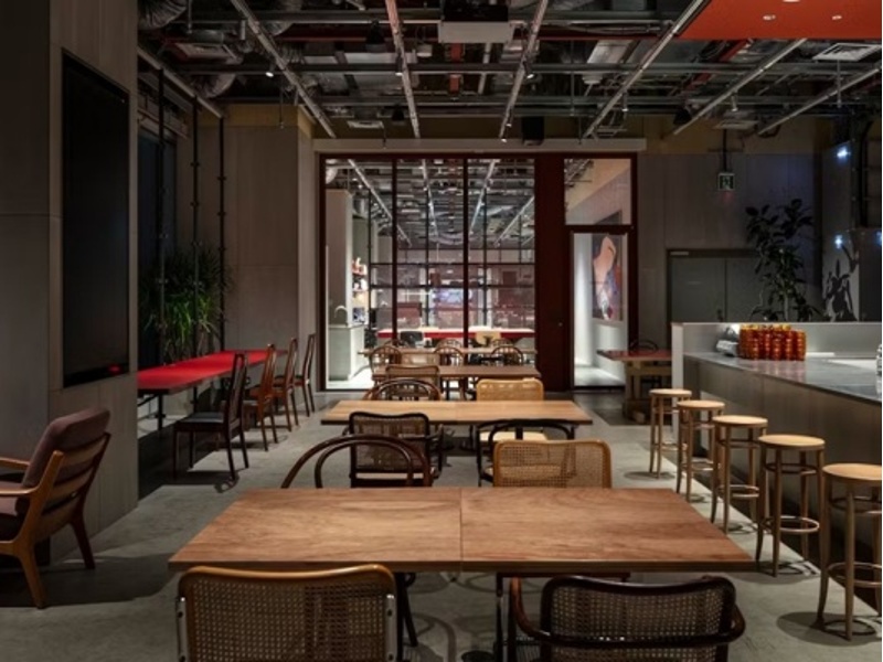 ⻁ノ⾨ヒルズの新たな情報発信拠点「TOKYO NODE」にあるスタイリッシュなフロアで、開放的な空間からは東京の景色をご堪能いただけます。