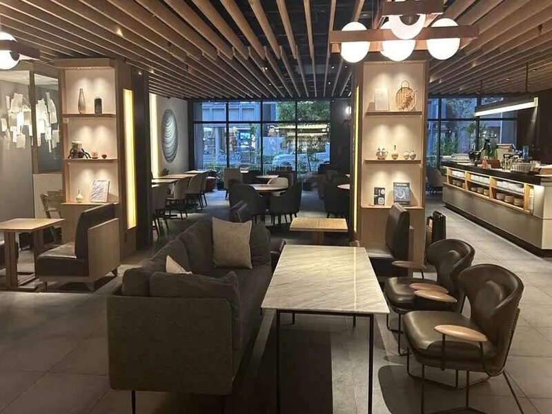 河原町通りや二条通りといった、古都の中心地にたたずむ「チャプター京都 トリビュートポートフォリオホテル」内にあるレストラン。