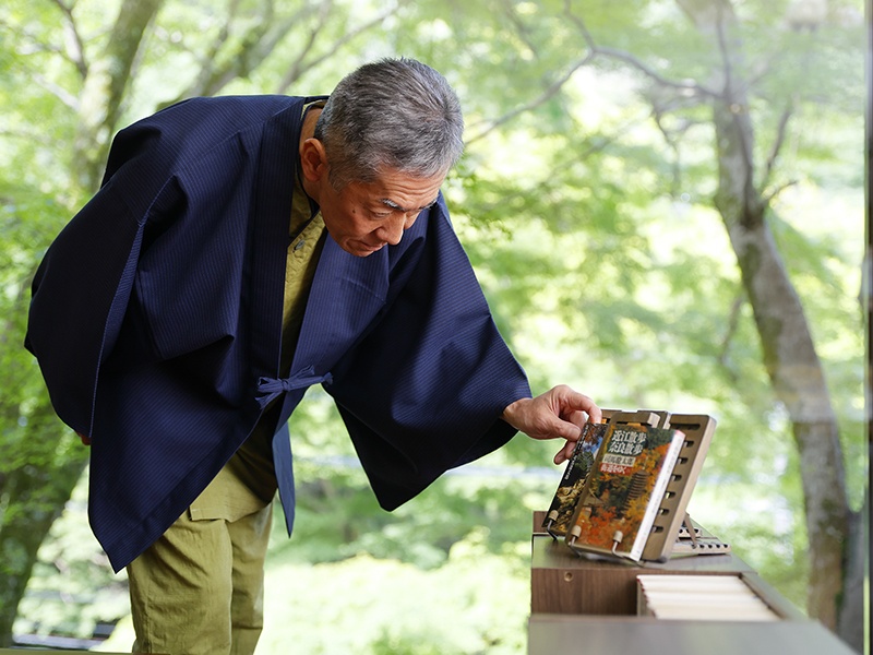 東館ロビー：ミニライブラリー