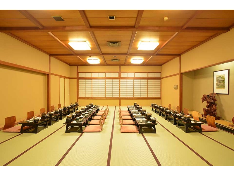 畳敷きの和室宴会場として、会席料理を伴う懇親会や親睦会に最適です。
研修後の交流の場やグループでの会食利用など、宿泊を伴う団体利用にもおすすめの会場です。🍽️