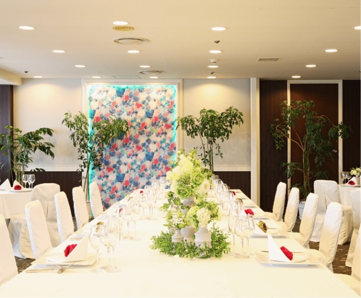 4F 宴会場 『蔵王』
有線LAN完備の中宴会場です。
収容人数：立食80名／着席60名（シアター形式80名・スクール形式60名）