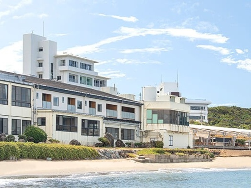 旅館目の前は神湊海水浴場。