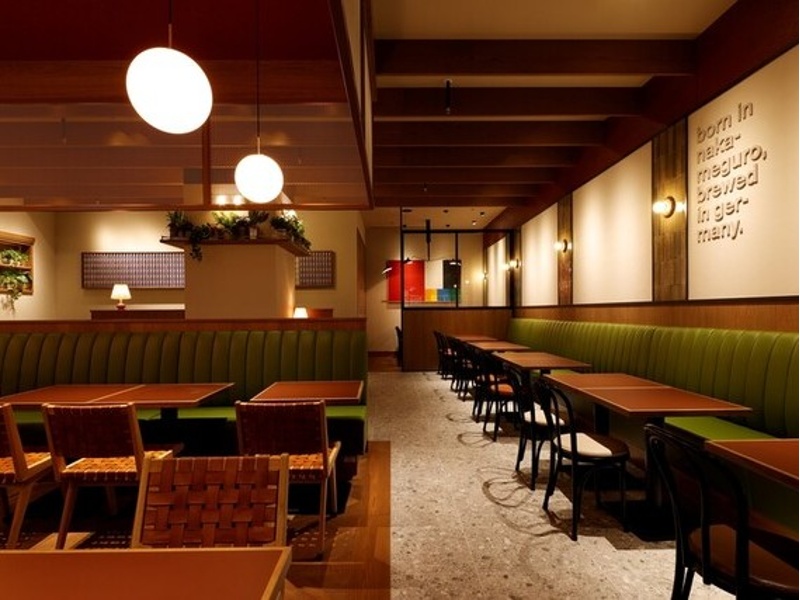 名古屋中日ビル3階、大人数でも一体感を感じられる開放的な空間です。