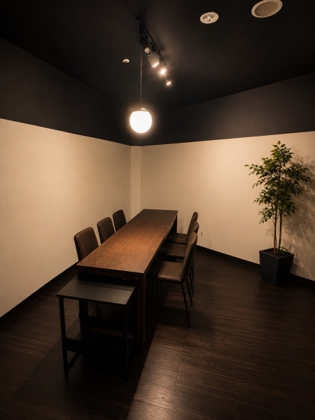 【会場】
控え室もございます。
新郎新婦様のお着替え用、サプライズ準備用としてご利用いただけます。