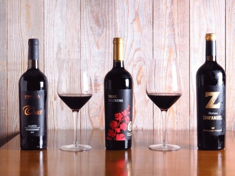 仕入れによって変わる厳選ワインの数々。ソムリエ厳選のラインナップでワンランク上のパーティーを実現