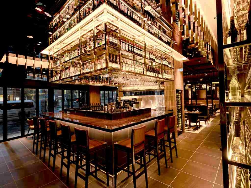 店内に入るとすぐに目をひくカウンターテーブルがパーティーへの期待を高めます◎